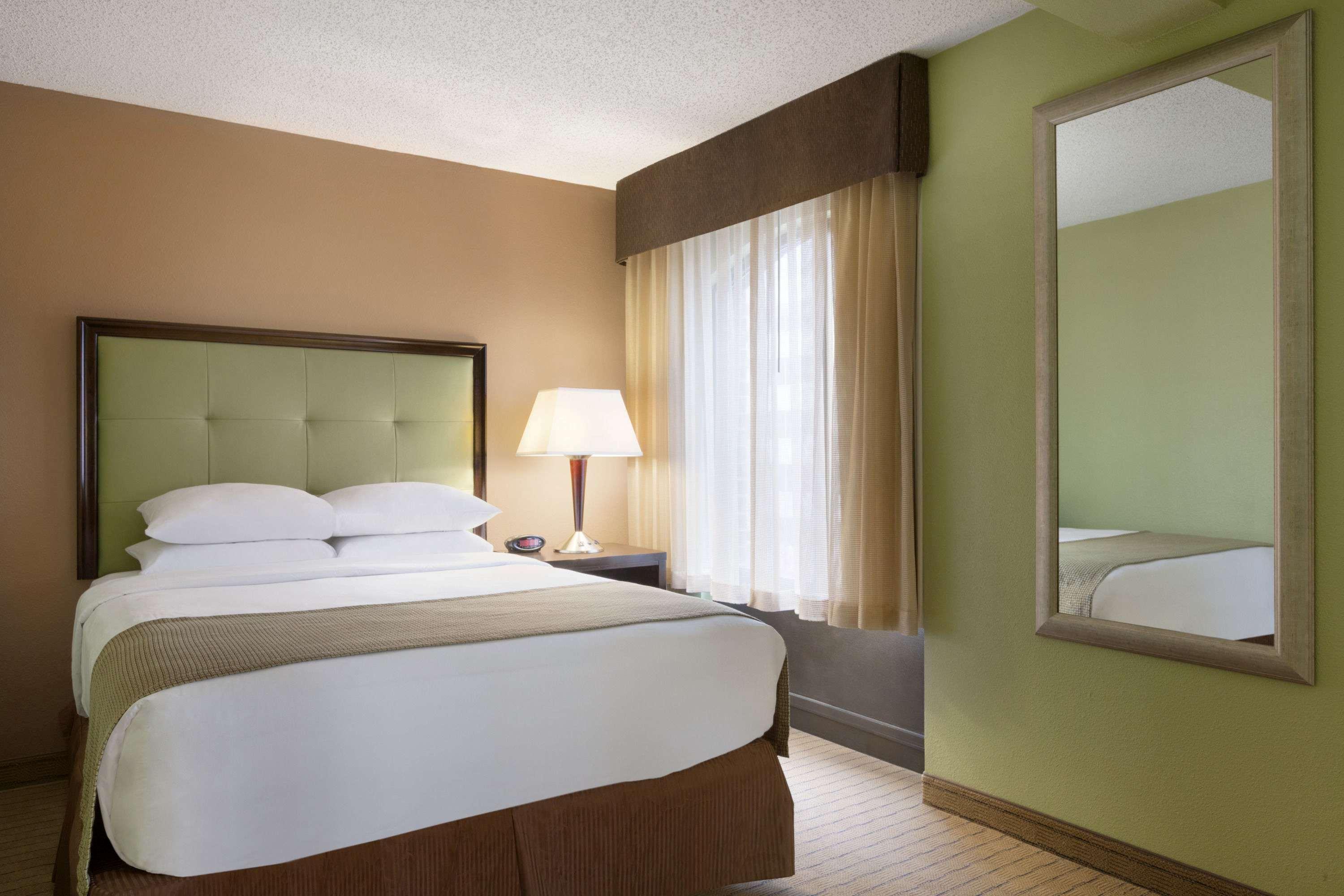 Days Inn By Wyndham Baltimore Inner Harbor Exterior photo