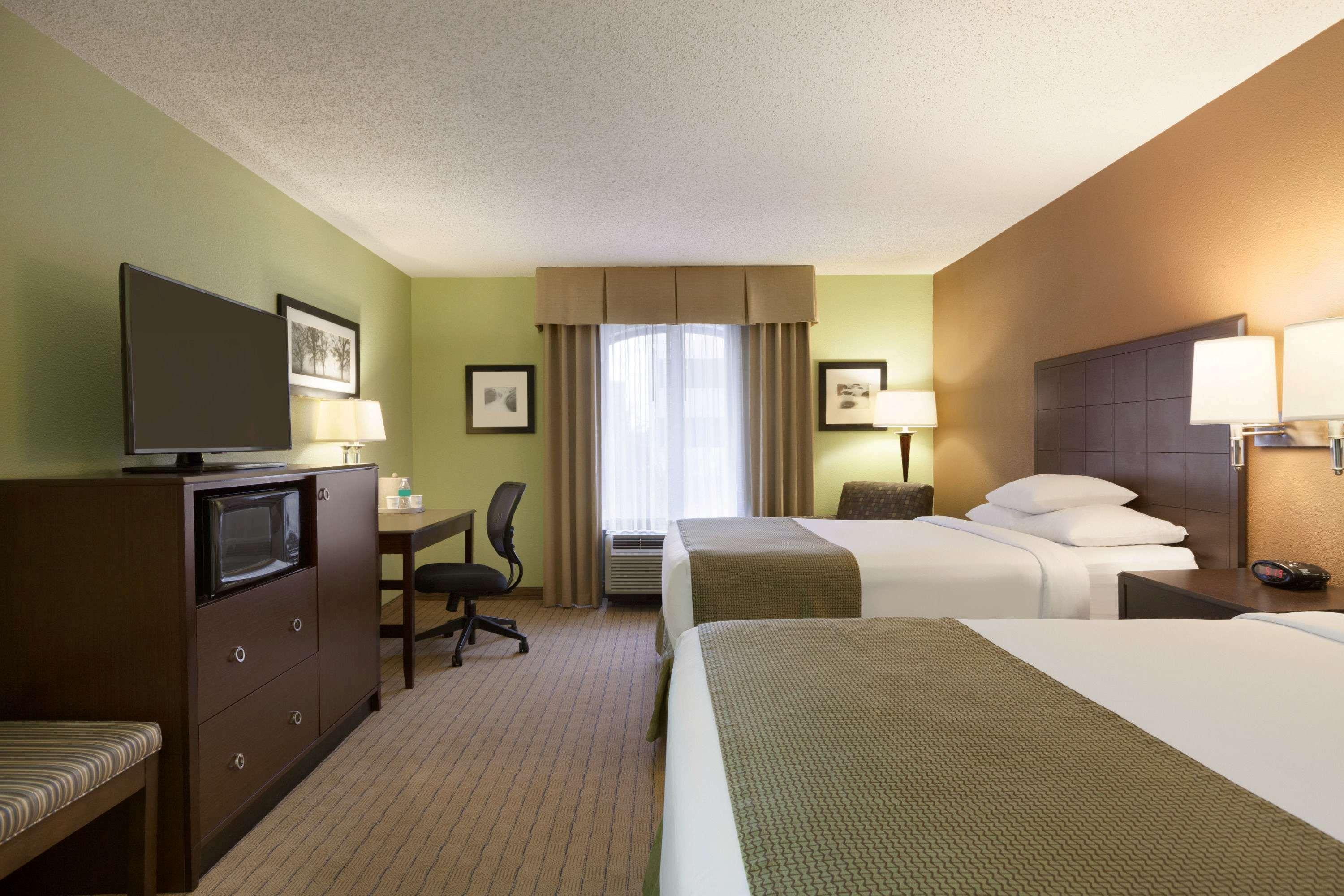Days Inn By Wyndham Baltimore Inner Harbor Exterior photo