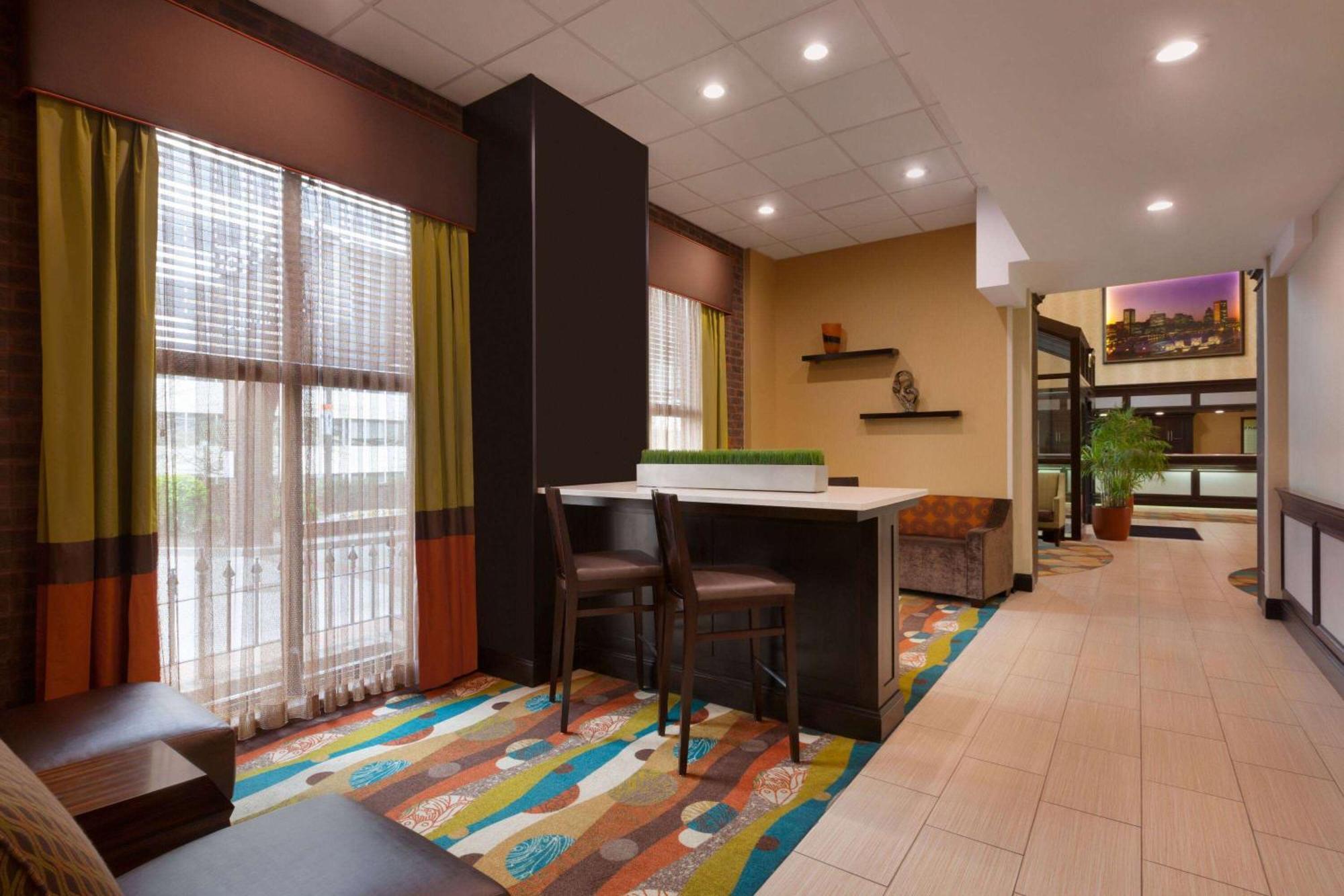 Days Inn By Wyndham Baltimore Inner Harbor Exterior photo