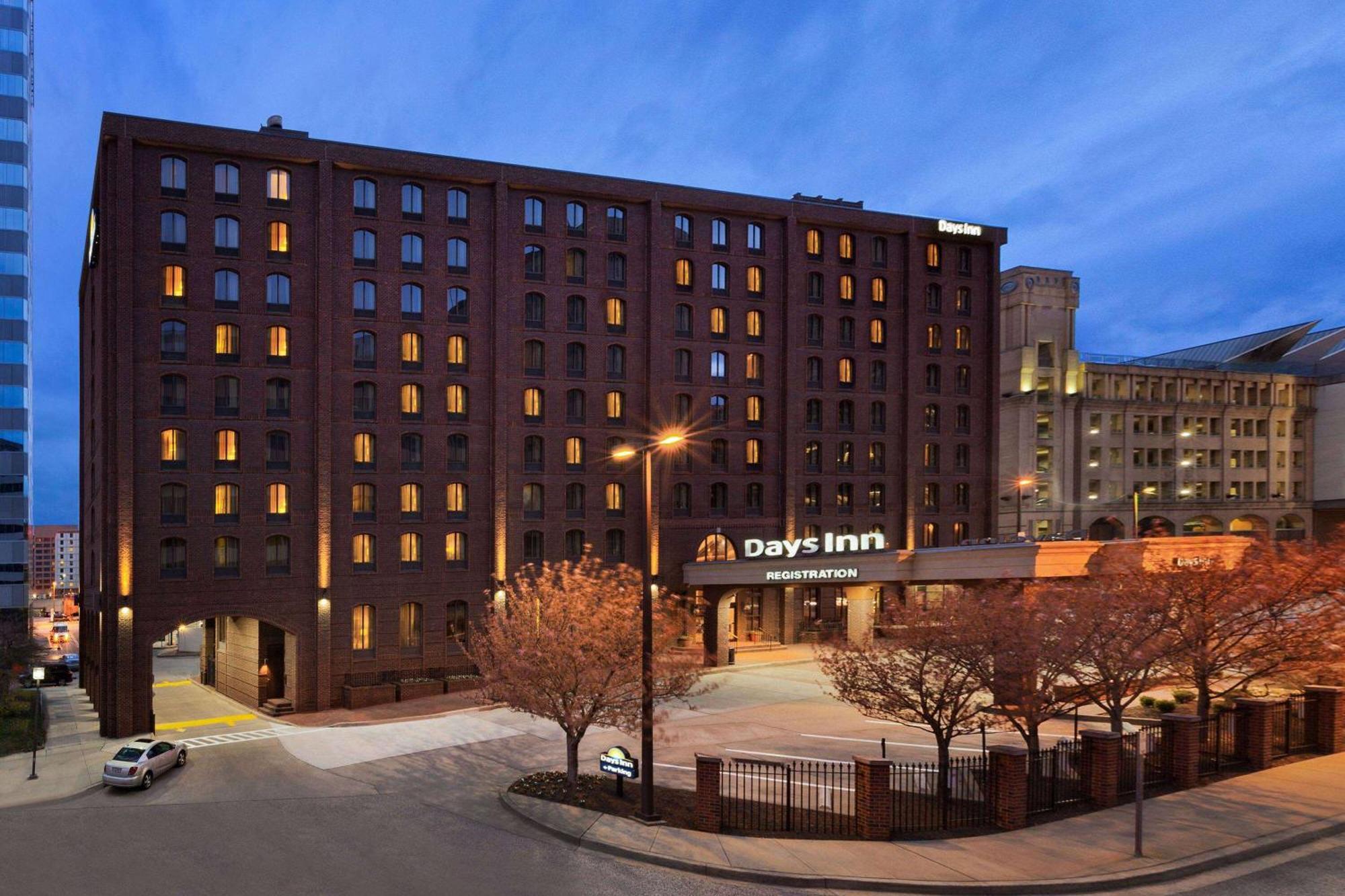 Days Inn By Wyndham Baltimore Inner Harbor Exterior photo