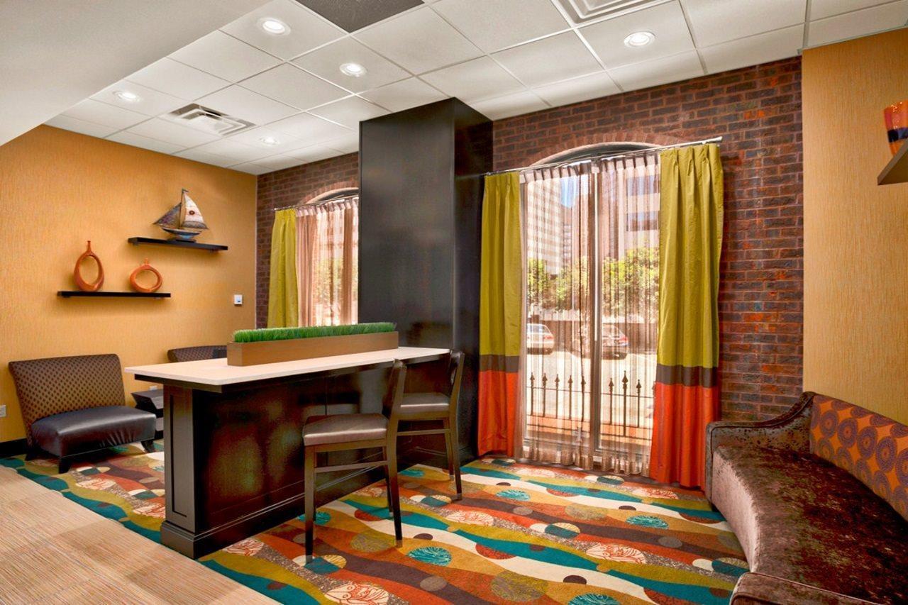 Days Inn By Wyndham Baltimore Inner Harbor Exterior photo